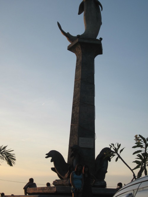 Dolphin statue at Lovina